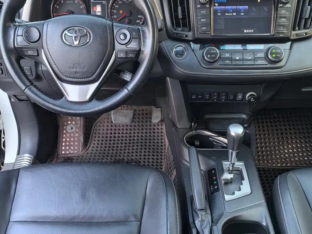 Toyota RAV4 — фото 5
