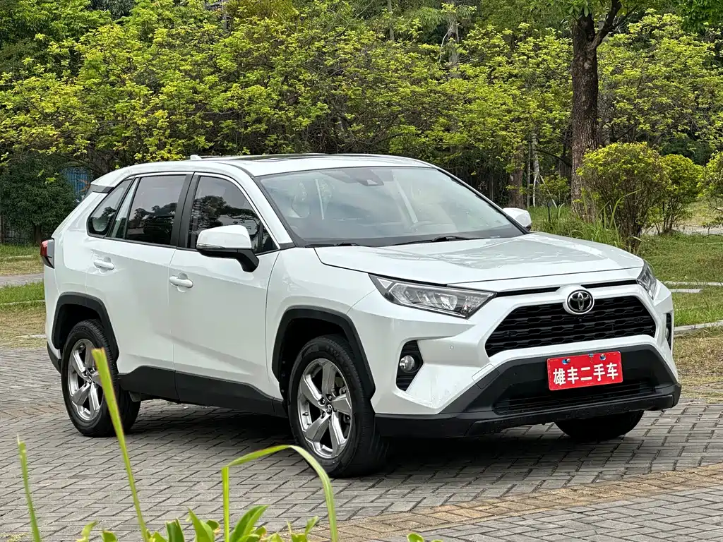 Toyota RAV4 — фото 3
