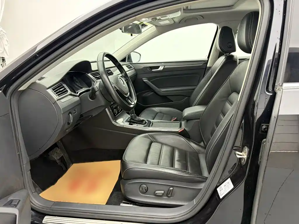 Volkswagen Passat — фото 13