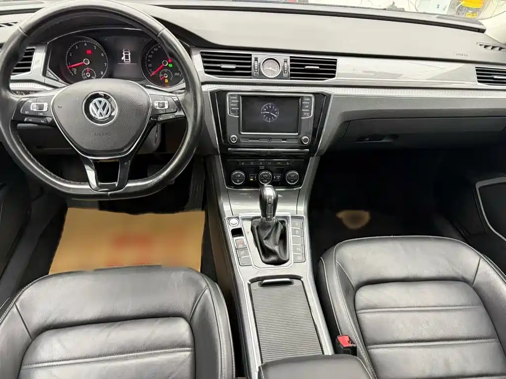 Volkswagen Passat — фото 14