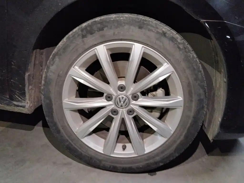 Volkswagen Passat — фото 25