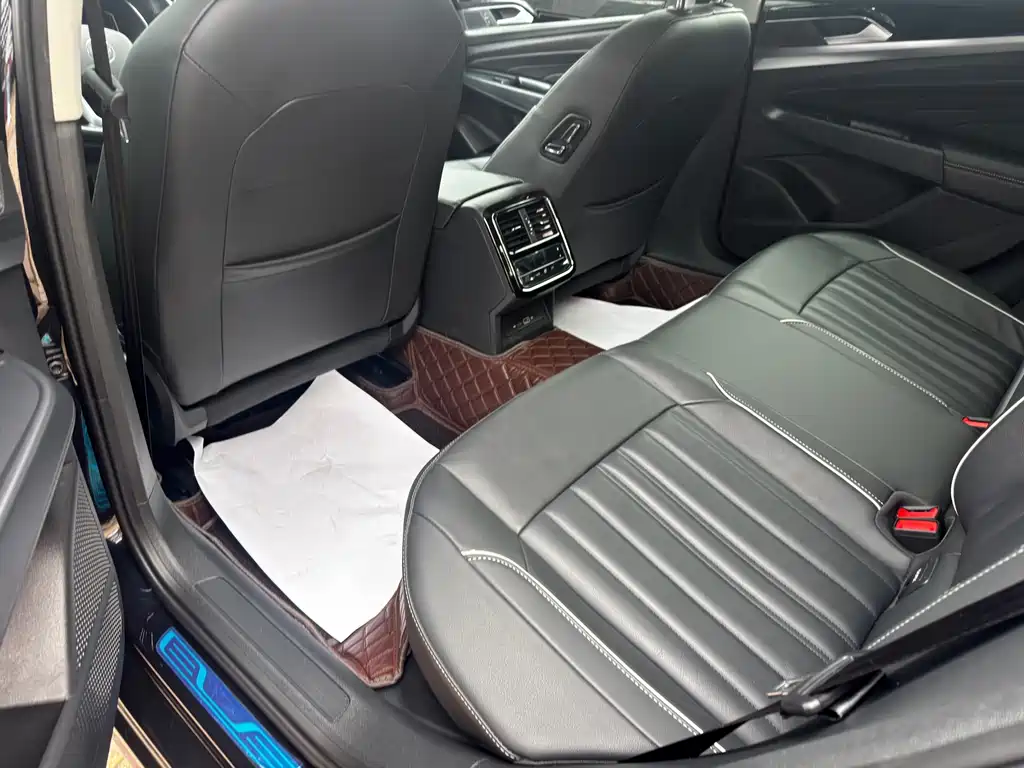 Volkswagen Passat — фото 11