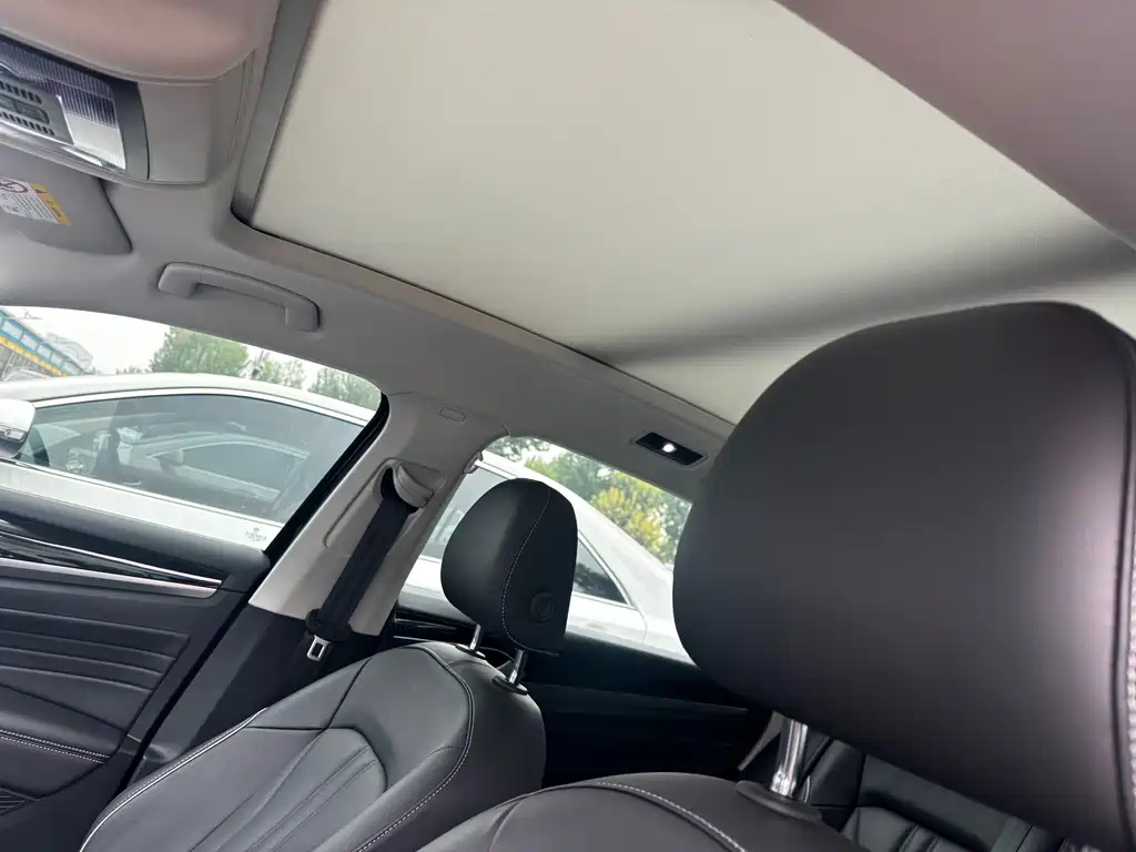 Volkswagen Passat — фото 14