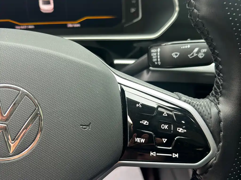 Volkswagen Passat — фото 18