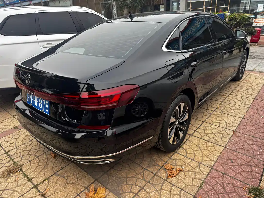 Volkswagen Passat — фото 23