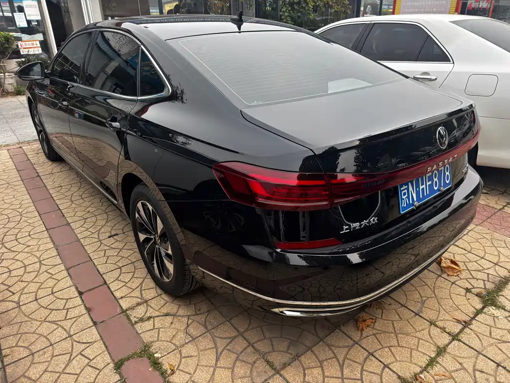 Volkswagen Passat — фото 24