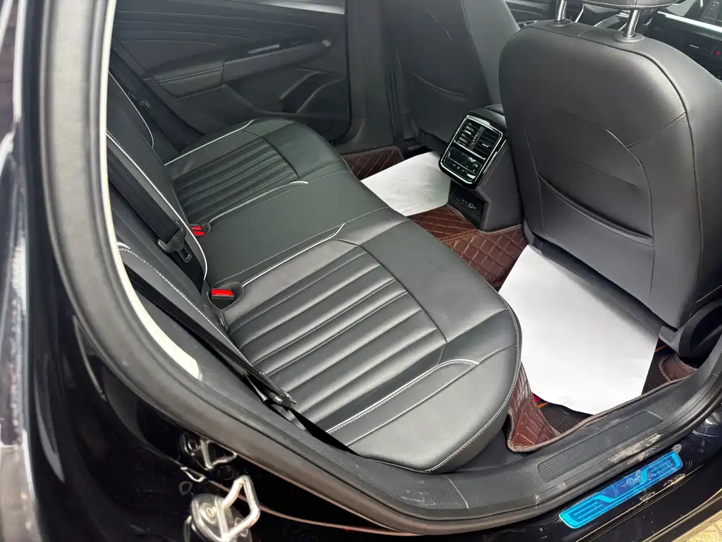 Volkswagen Passat — фото 8