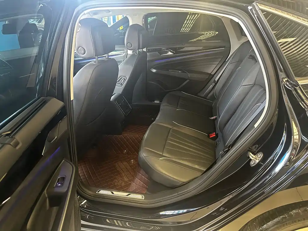Volkswagen Passat — фото 11