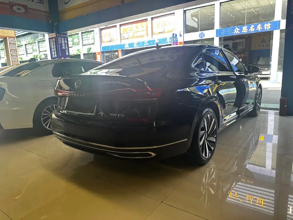 Volkswagen Passat — фото 15
