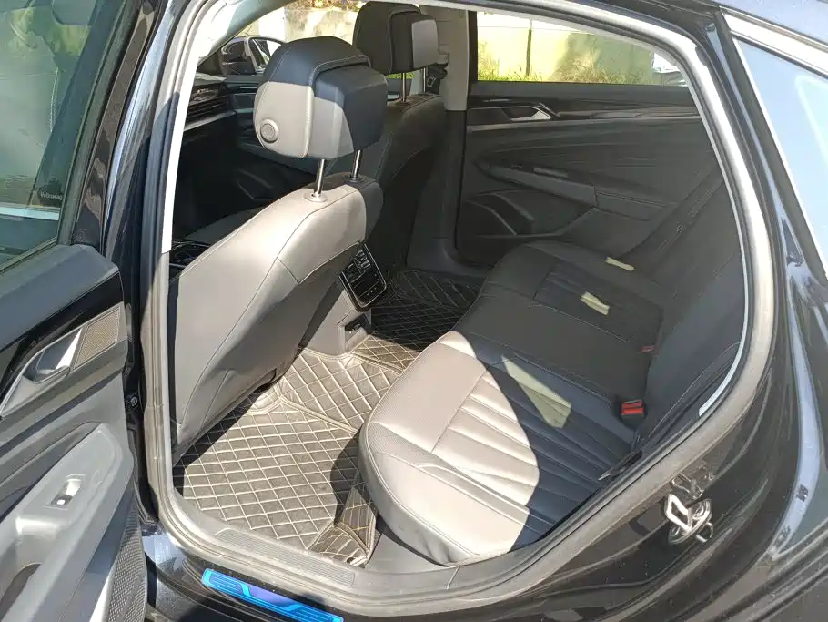 Volkswagen Passat — фото 11