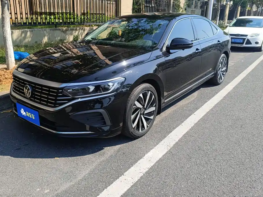 Volkswagen Passat — фото 1