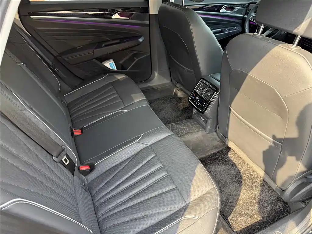Volkswagen Passat — фото 15
