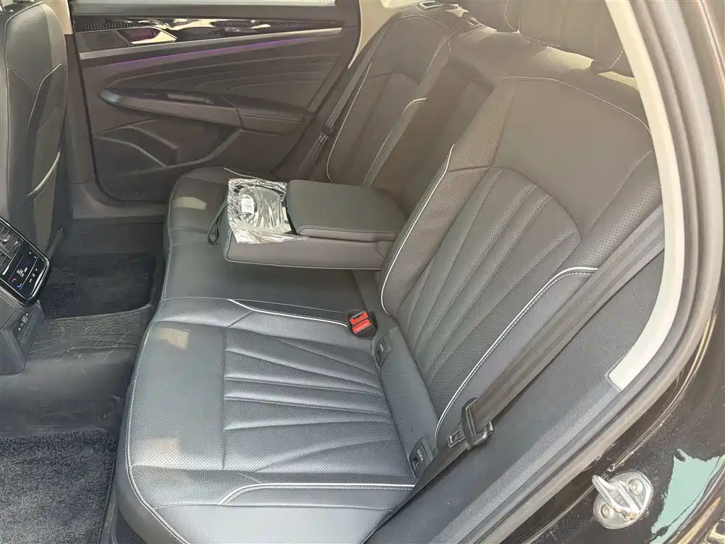Volkswagen Passat — фото 16