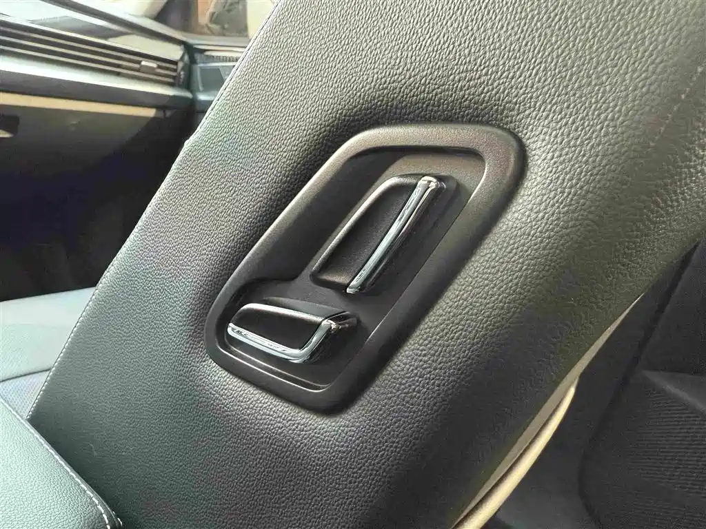 Volkswagen Passat — фото 17