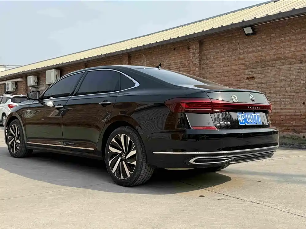 Volkswagen Passat — фото 18