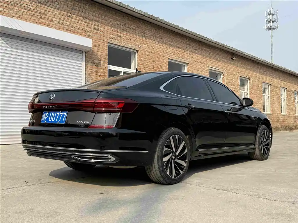 Volkswagen Passat — фото 19