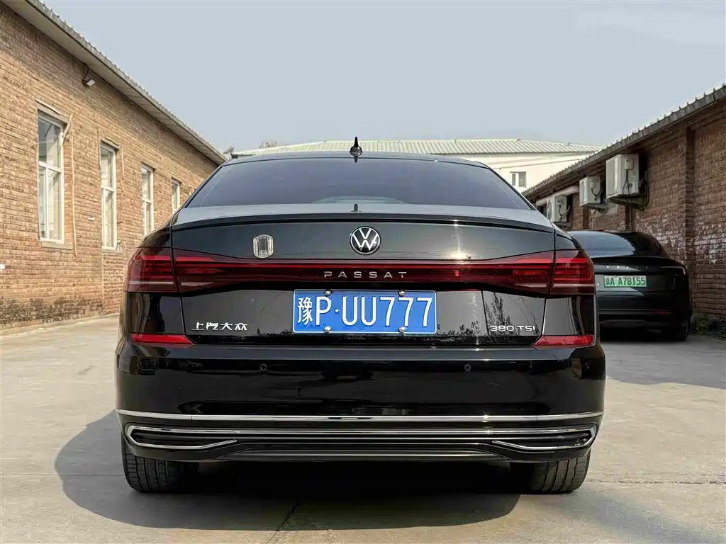 Volkswagen Passat — фото 20