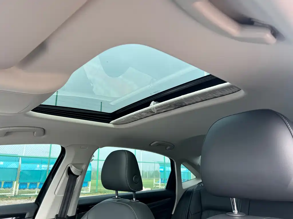 Volkswagen Passat — фото 14