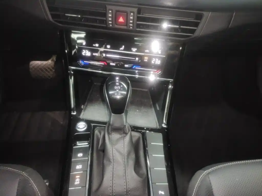 Volkswagen Passat — фото 13
