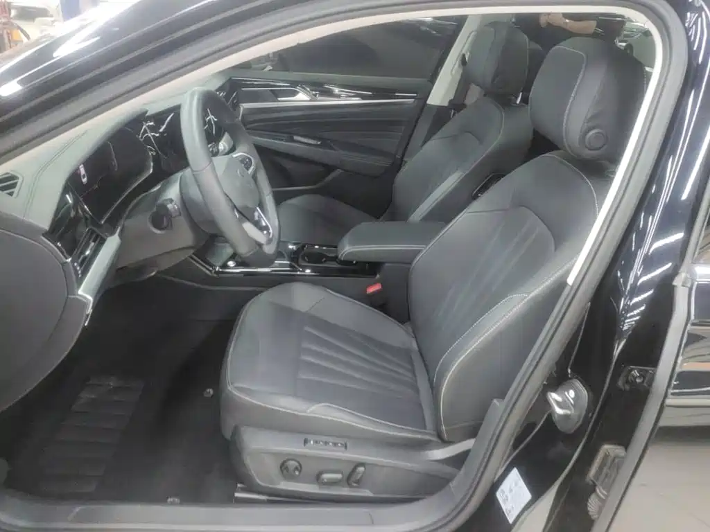 Volkswagen Passat — фото 14