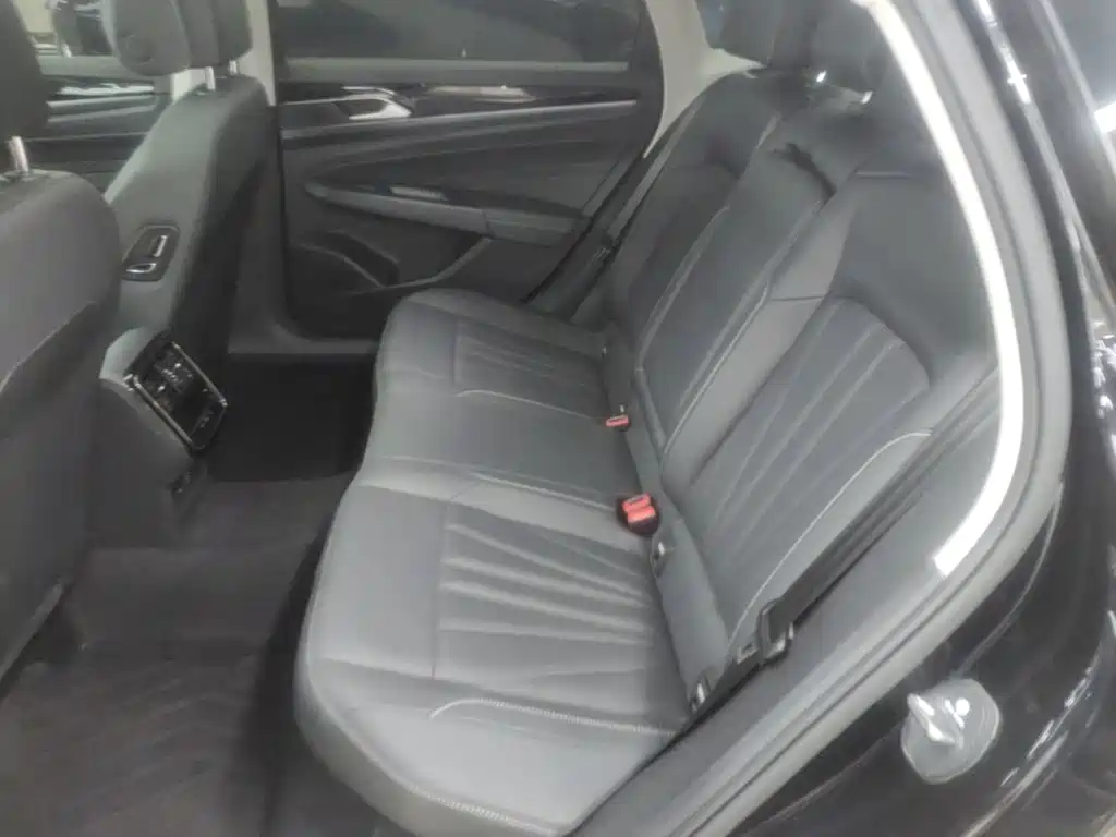 Volkswagen Passat — фото 16