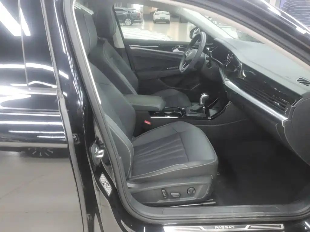 Volkswagen Passat — фото 24