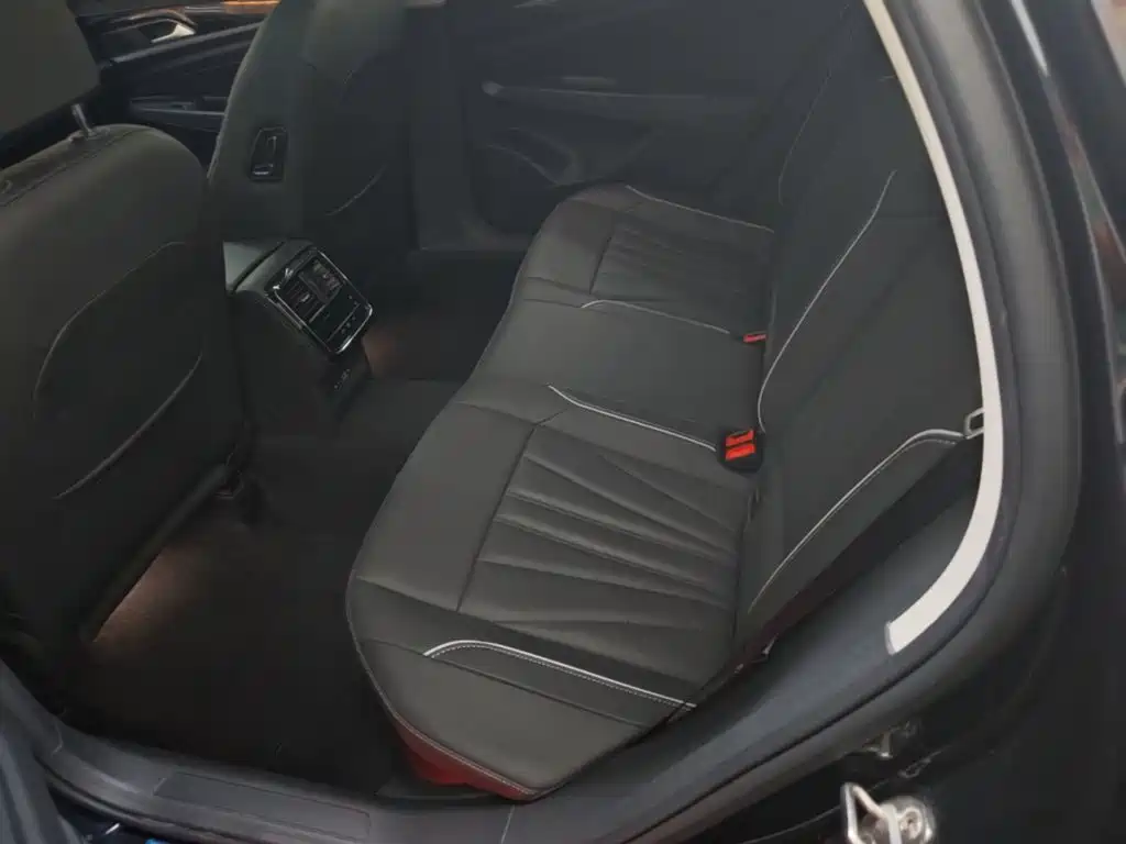 Volkswagen Passat — фото 17