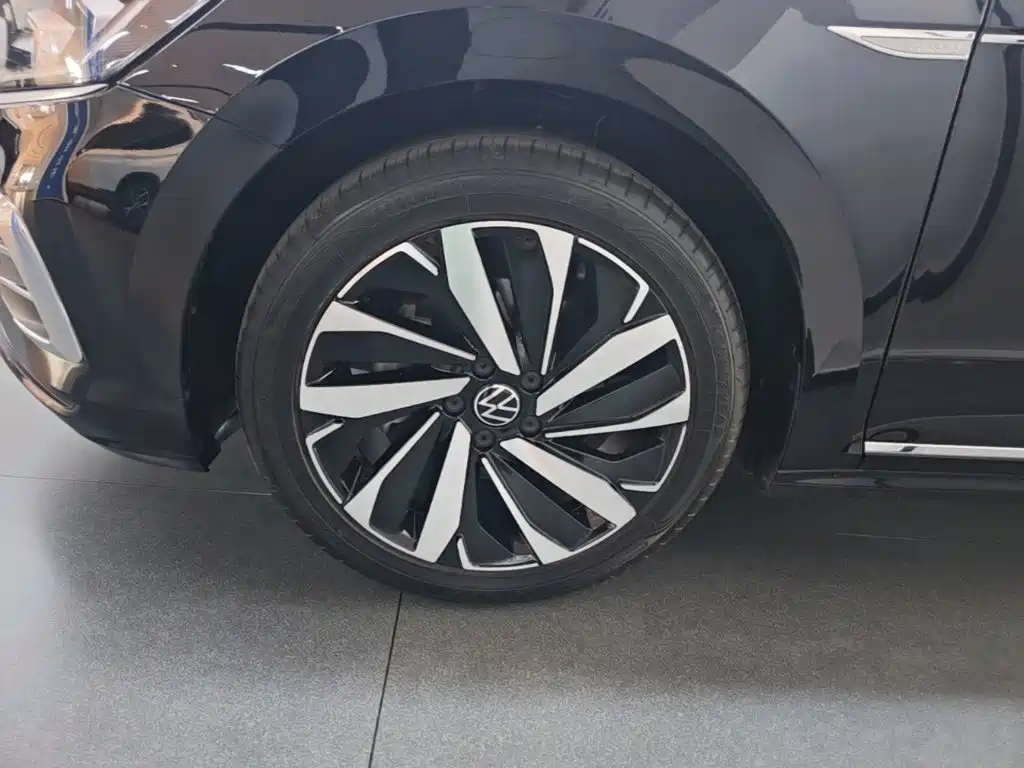 Volkswagen Passat — фото 23