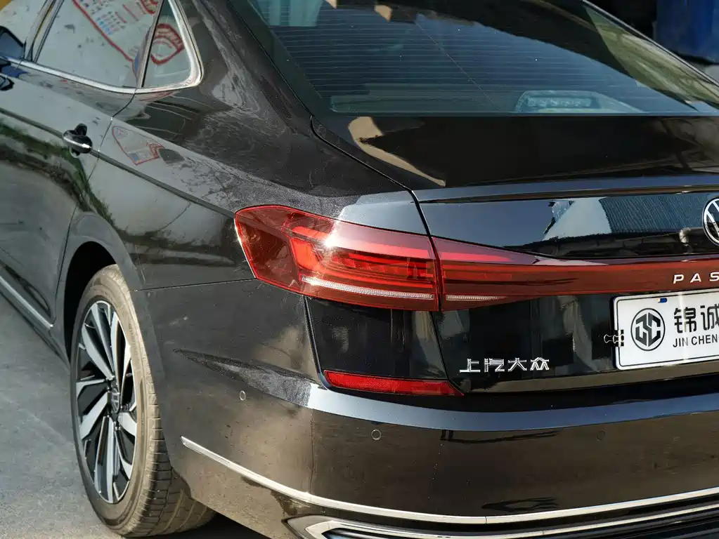 Volkswagen Passat — фото 16