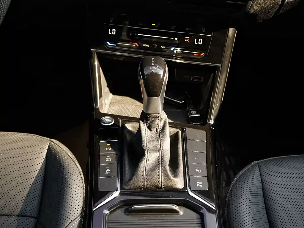 Volkswagen Passat — фото 18