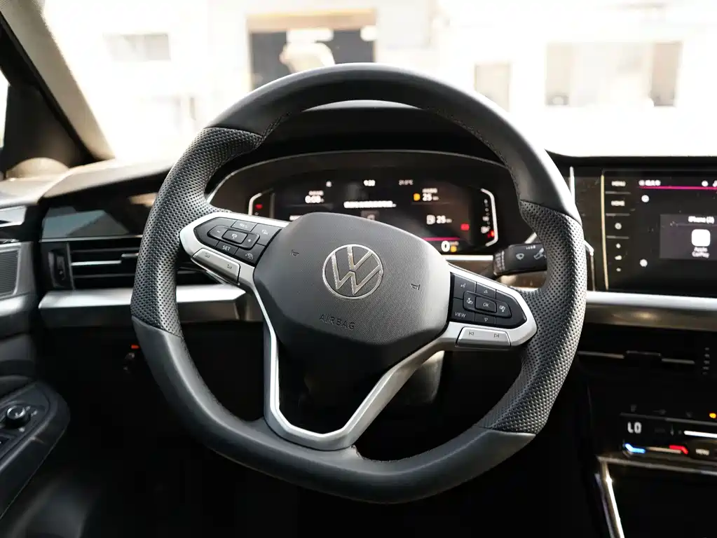 Volkswagen Passat — фото 19