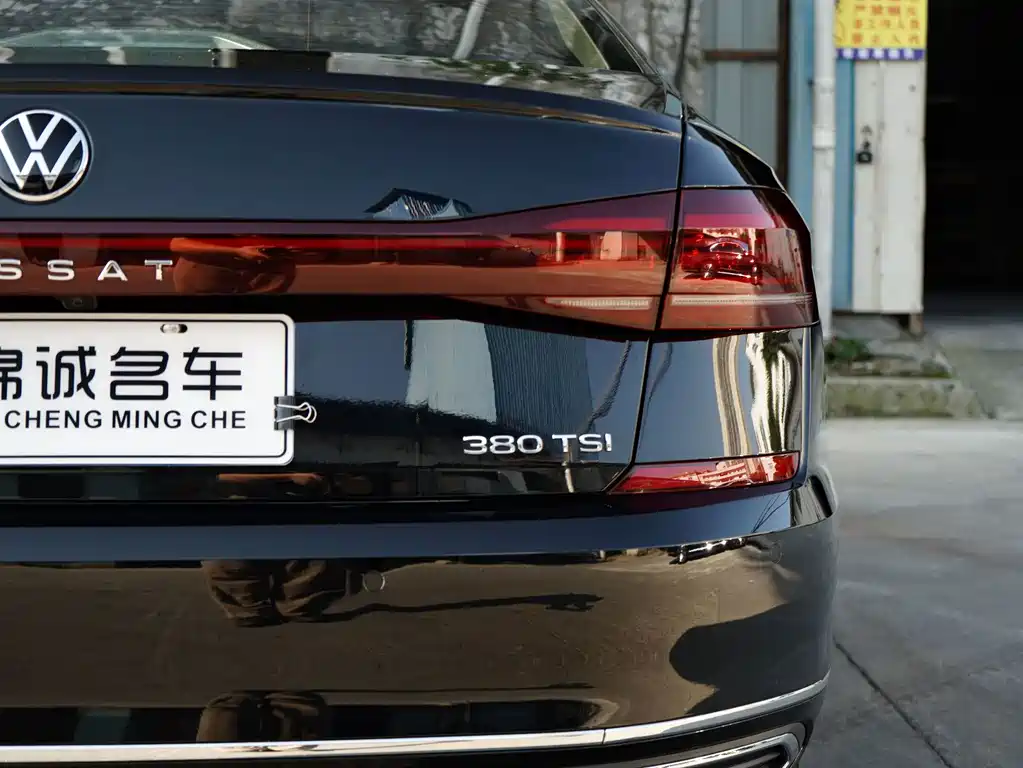 Volkswagen Passat — фото 22