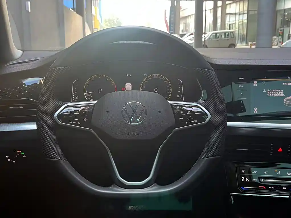 Volkswagen Passat — фото 13