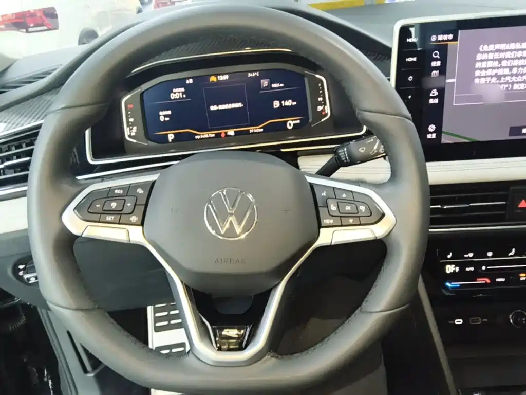 Volkswagen Tiguan L — фото 11