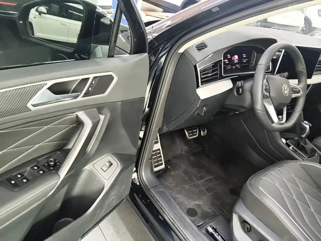 Volkswagen Tiguan L — фото 16