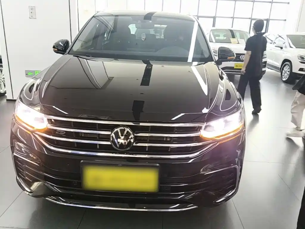 Volkswagen Tiguan L — фото 3