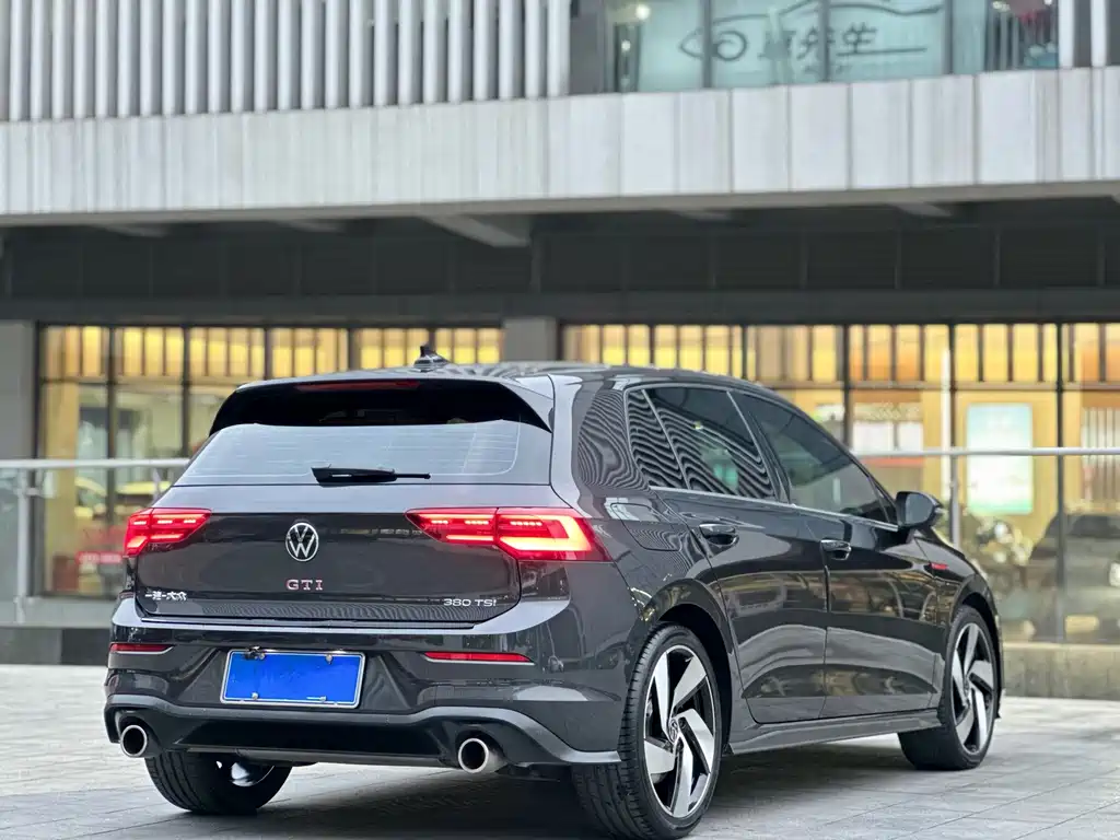 Volkswagen Golf GTI — фото 11
