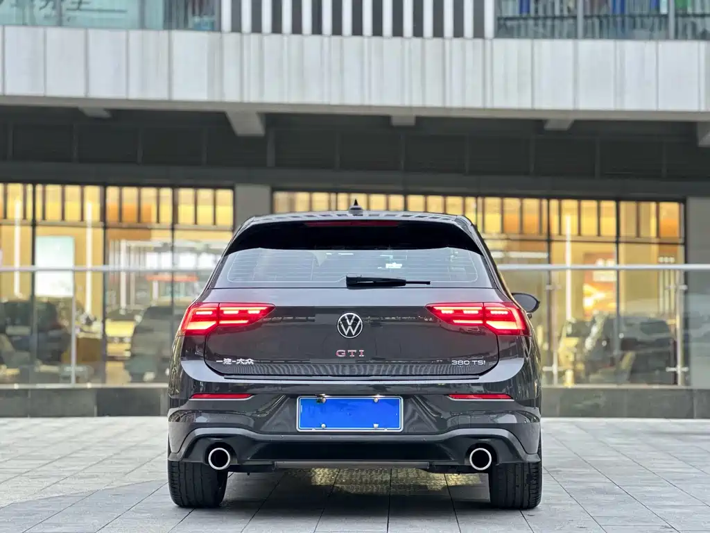 Volkswagen Golf GTI — фото 12