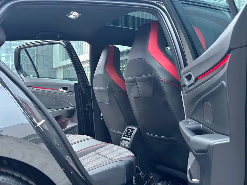 Volkswagen Golf GTI — фото 7