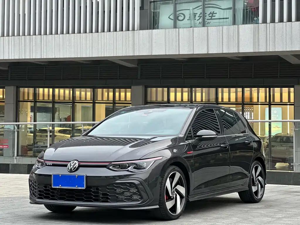 Volkswagen Golf GTI — фото 1