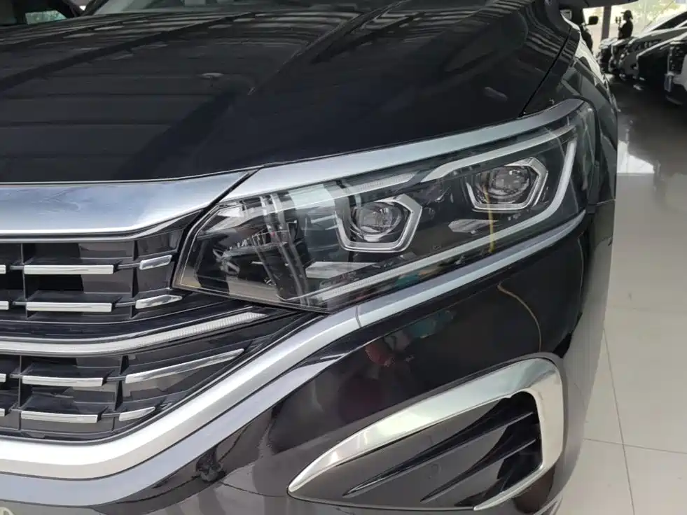 Volkswagen Passat — фото 23