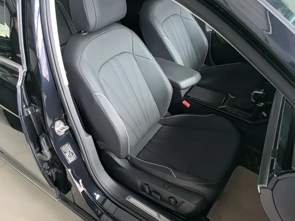 Volkswagen Passat — фото 24
