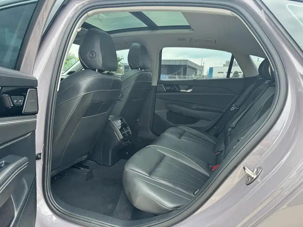 Volkswagen Passat — фото 6