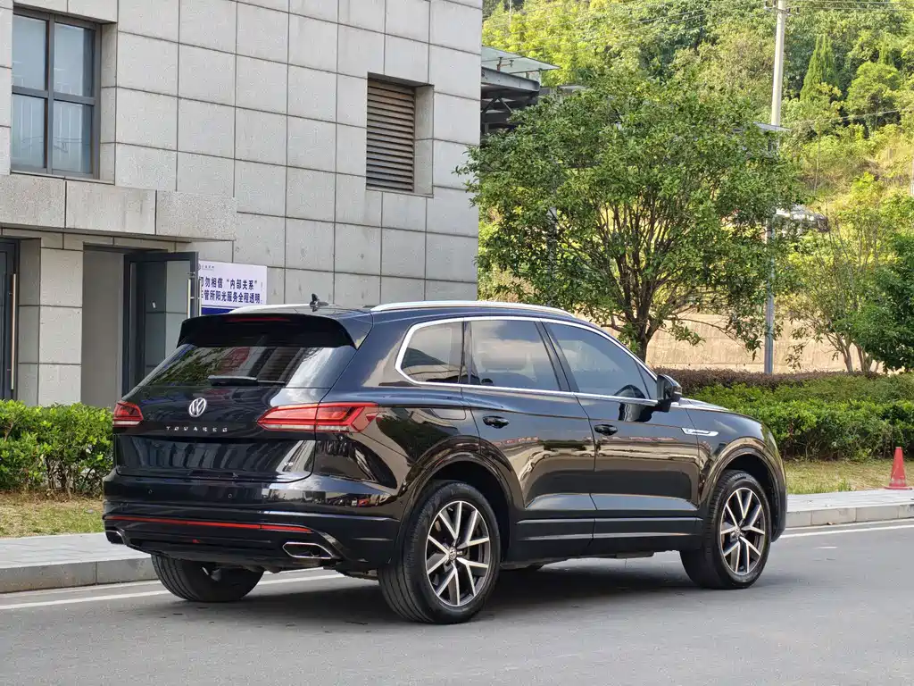 Volkswagen Touareg — фото 6