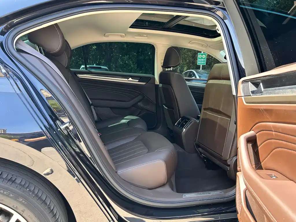Volkswagen Phideon — фото 10
