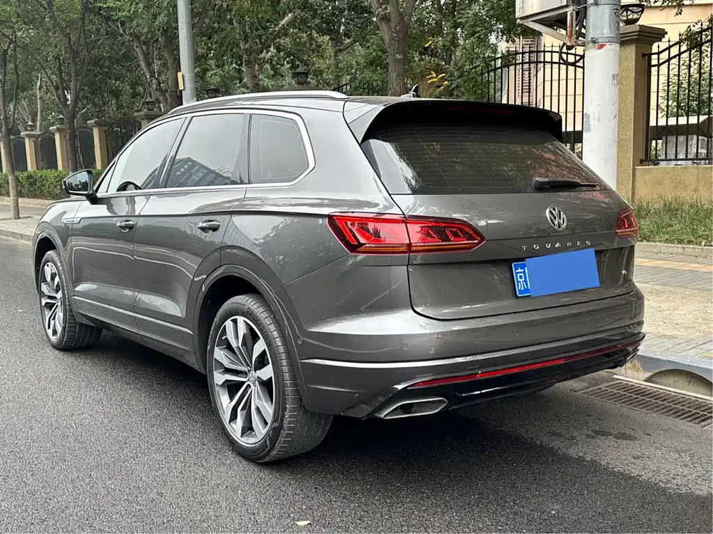 Volkswagen Touareg — фото 6