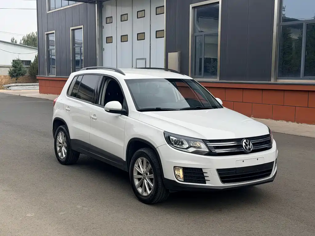 Volkswagen Tiguan — фото 6