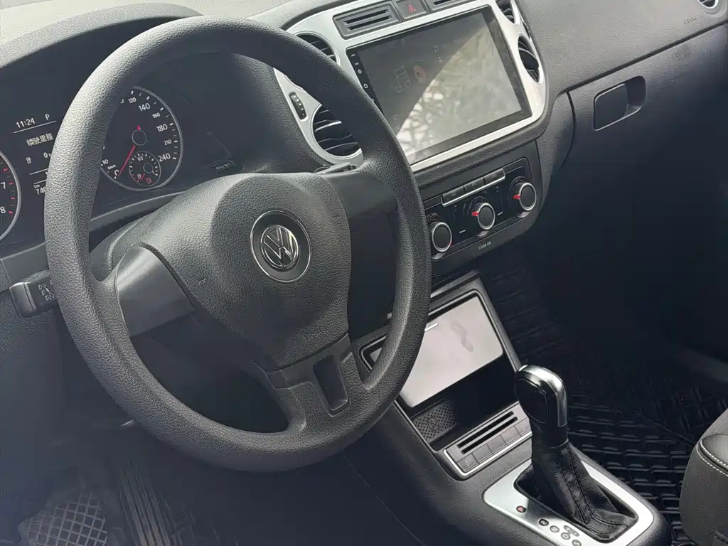 Volkswagen Tiguan — фото 9