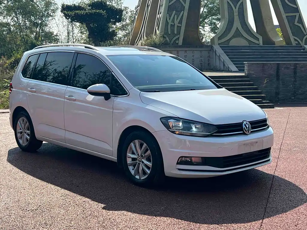 Volkswagen Touran — фото 3