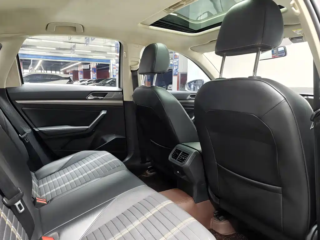Volkswagen Lavida — фото 10